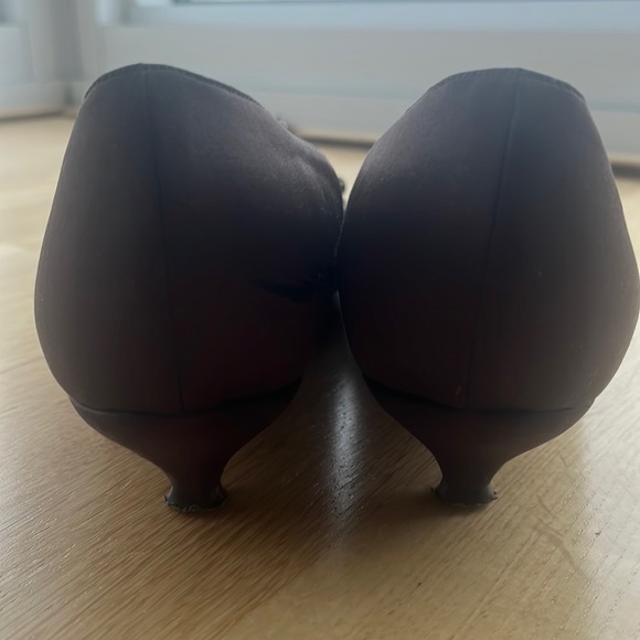 Isaac Mizrahi Brown Satin Kitten Heel, Mink Pom-Pom Embellished Pointy Toe Pumps - Picture 3 of 7